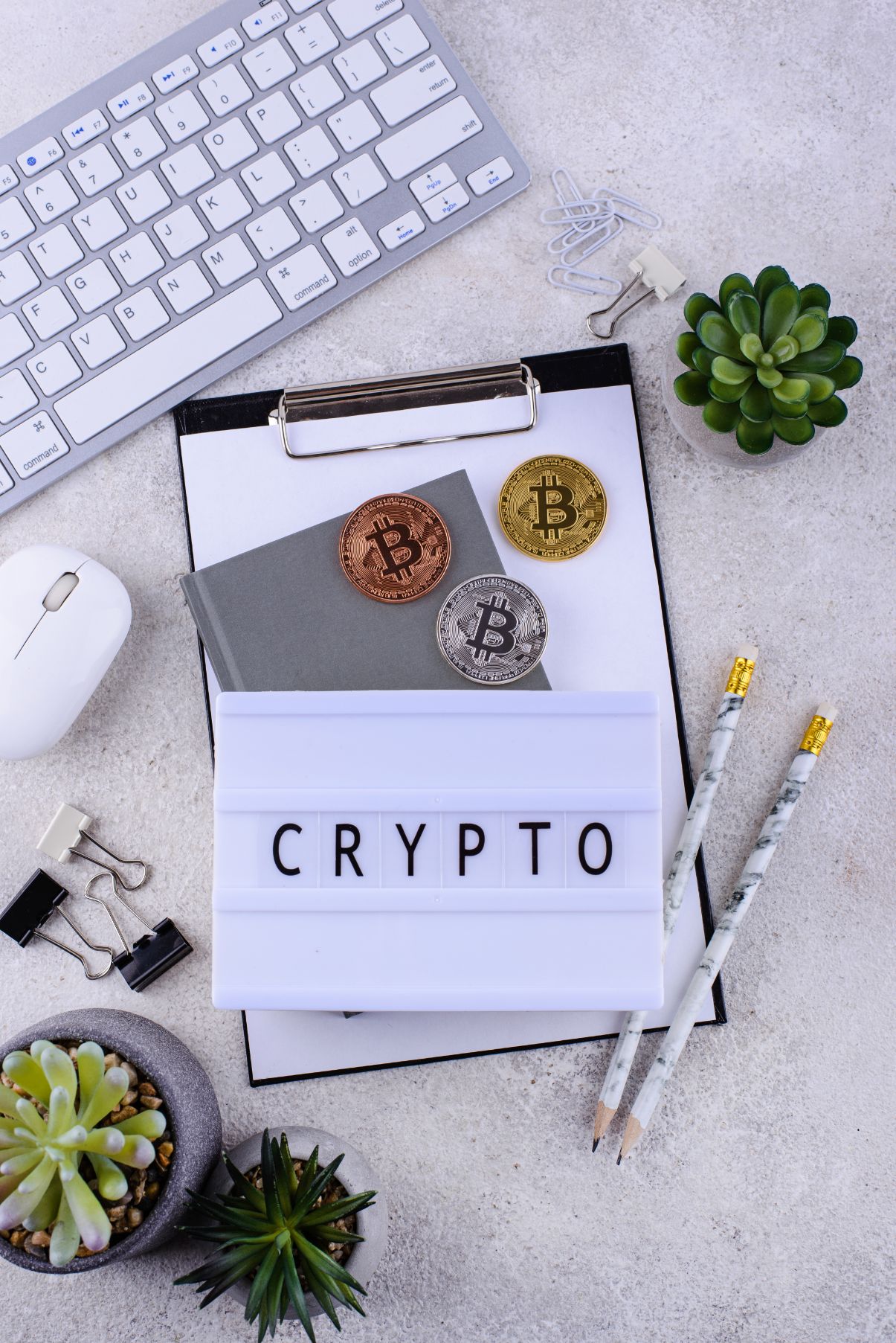 bitcoin-coins-on-office-desk-cryptocurrency-conce-2021-12-09-04-27-24-utc